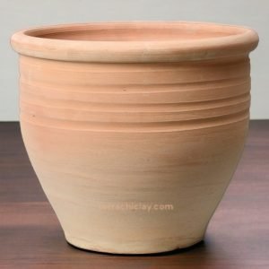 Range of Terracotta Pots 35 round kilim on a wooden shelf